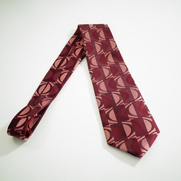 Arrow Red Abstract Geometric Woven Silk Tie - Picture 7 of 7